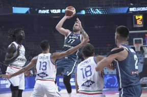 东契奇重要时刻出色发挥，TES带队取胜！上演精彩一战的简单介绍