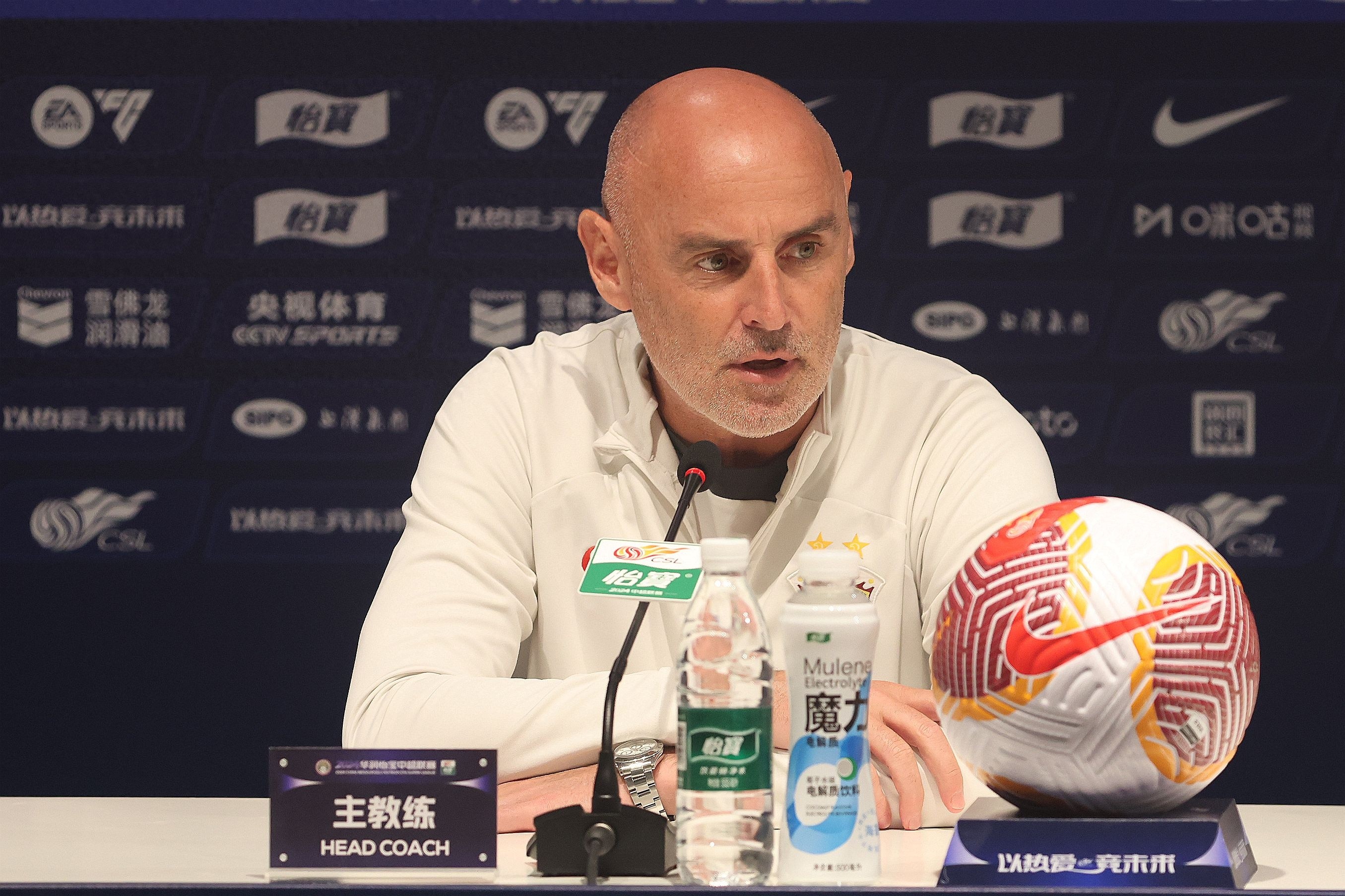 赛后体能课后，上海海港外线爆发备战欧超杯，质疑声仍在，训练强度明显提升的简单介绍